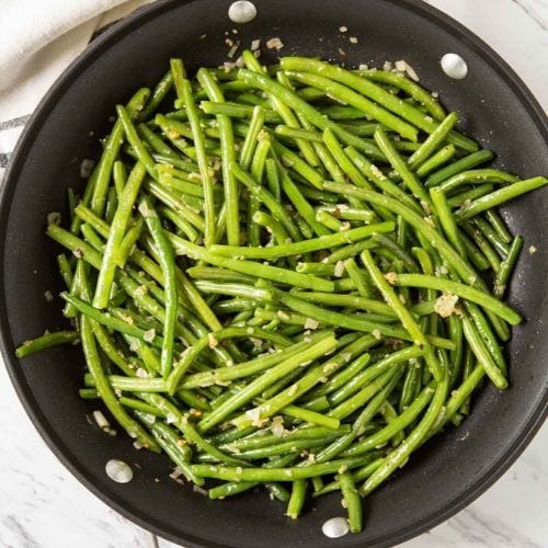 Easy 15-minute Garlic Green Beans from Watch What U Eat. Perfect for Arbonne Holiday Dinners.