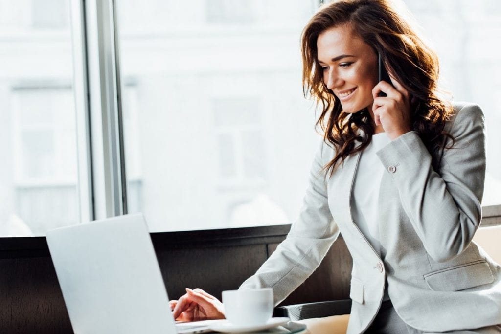 Determined Woman using Morning Motivational Affirmations to smash her daily goals