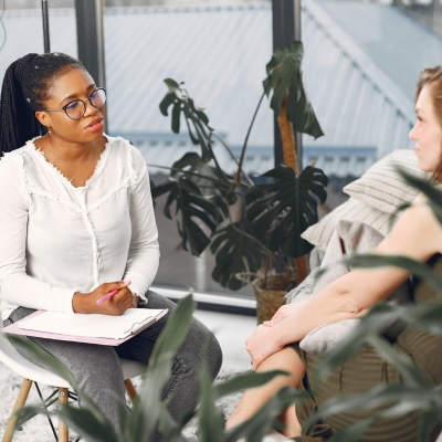 Woman therapist talking to millennial in therapy